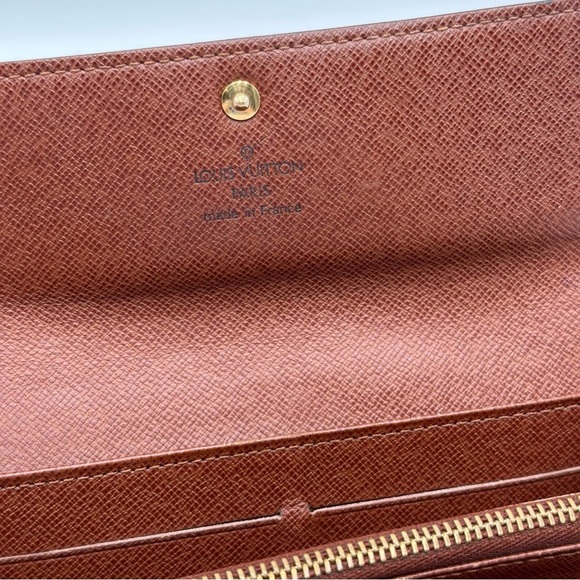 Authentic LV monogram Crossbody wallet - Picture 6 of 13